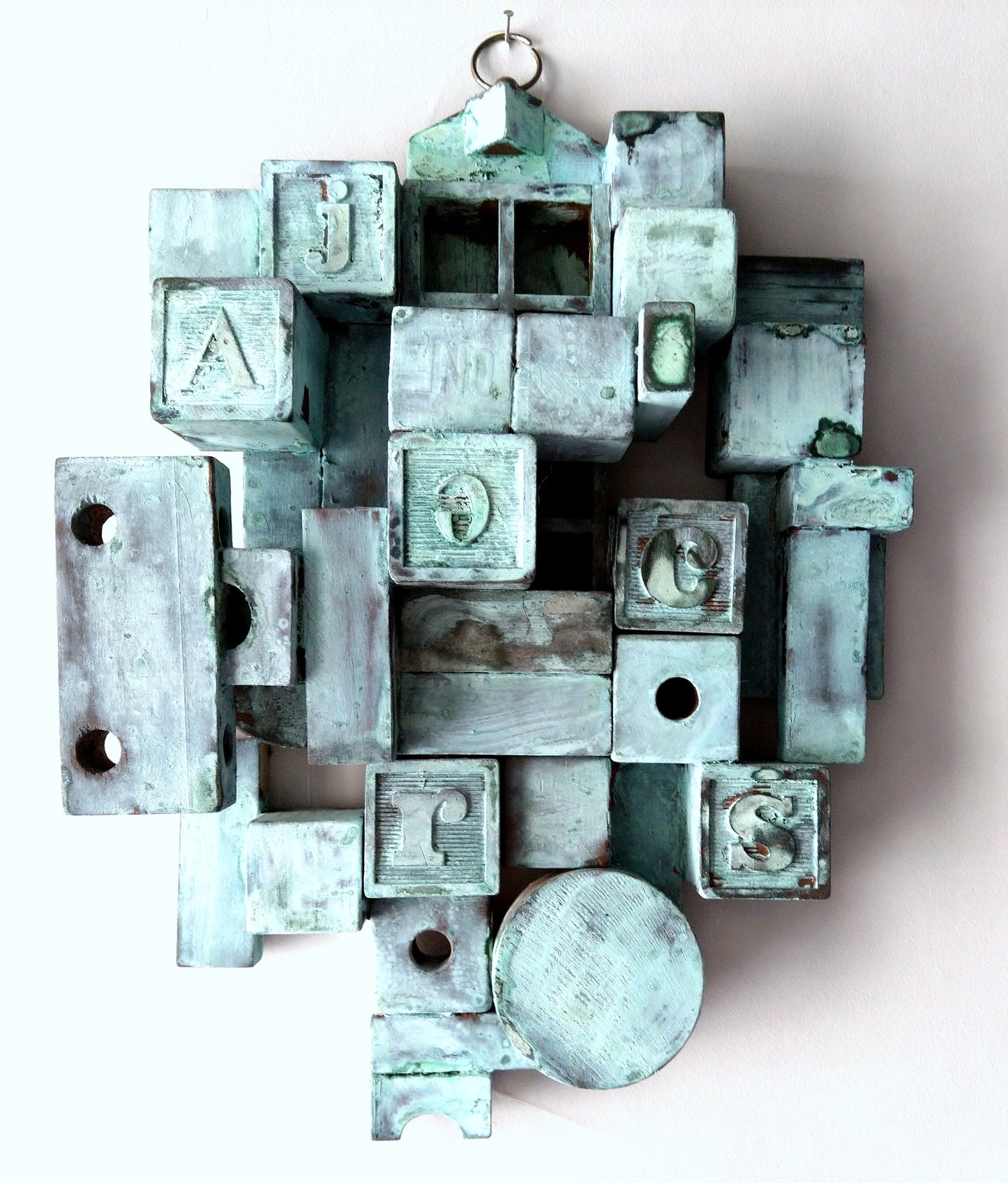 Wooden wall construction 2020  Objets trouvés