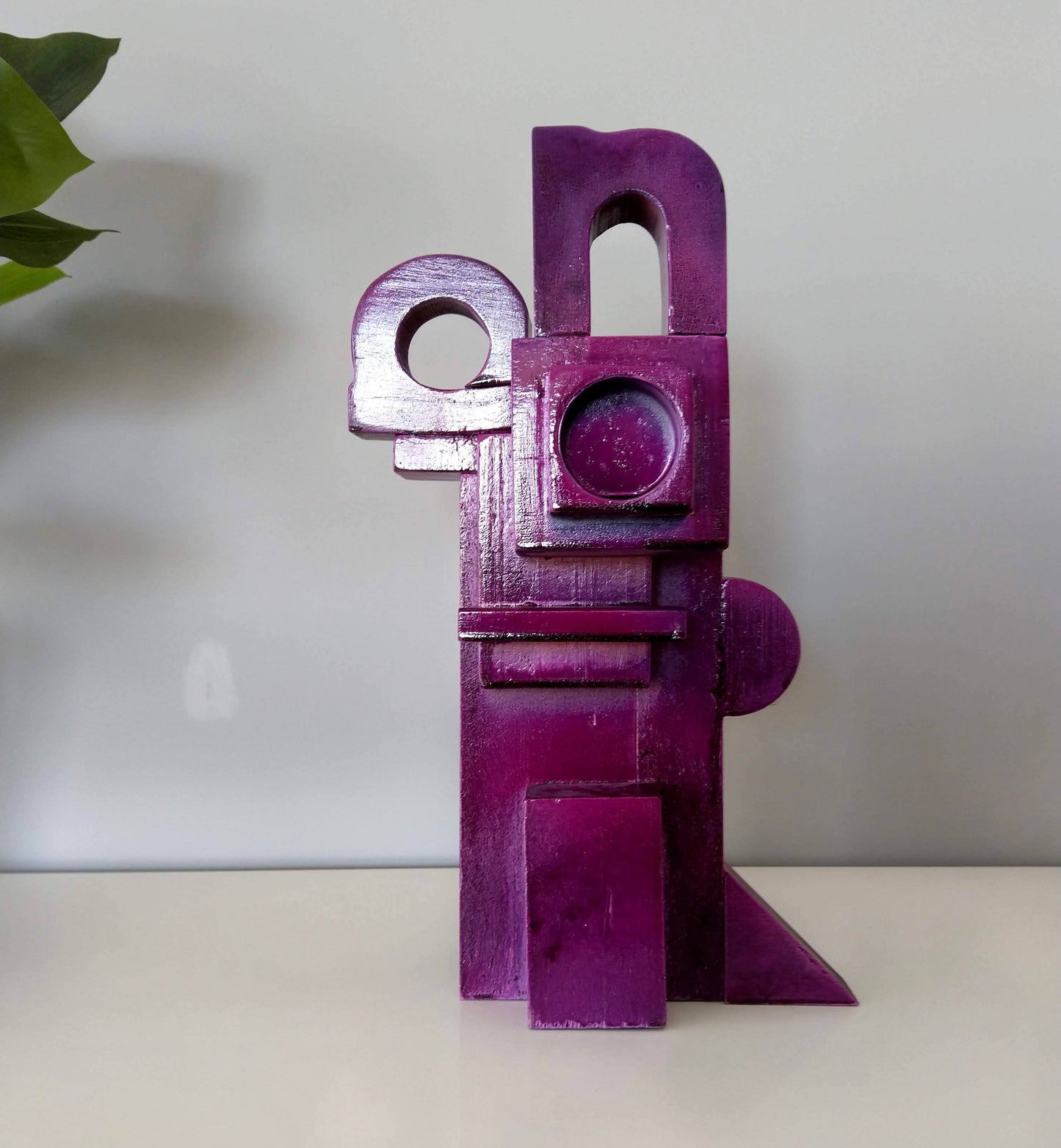 Purple Objets trouvés sculpture Wooden